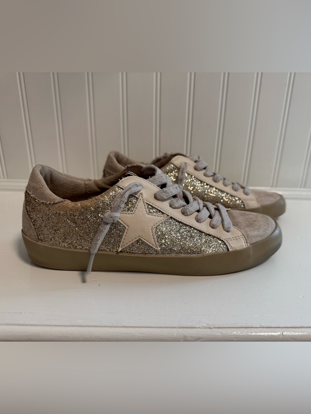 Women’s Glitter Star Vintage Low-Top Sneaker